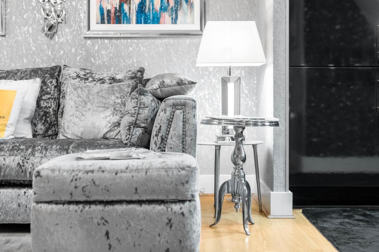 Luxury City Centre Apartment - Parking - Smart Tv - Wifi - Intercom Birmingham Esterno foto