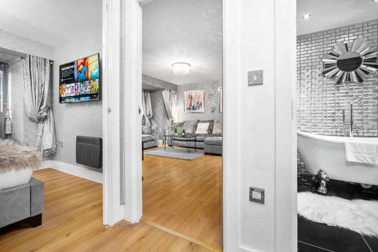 Luxury City Centre Apartment - Parking - Smart Tv - Wifi - Intercom Birmingham Esterno foto